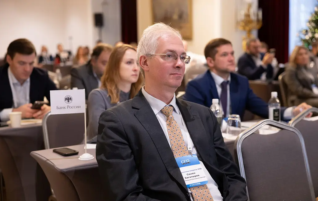 Профессор кафедры экономики и предпринимательства МБИ Семен Юрьевич Богатырев принял участие в Шестой конференции «Актуальные вопросы ВЭД»