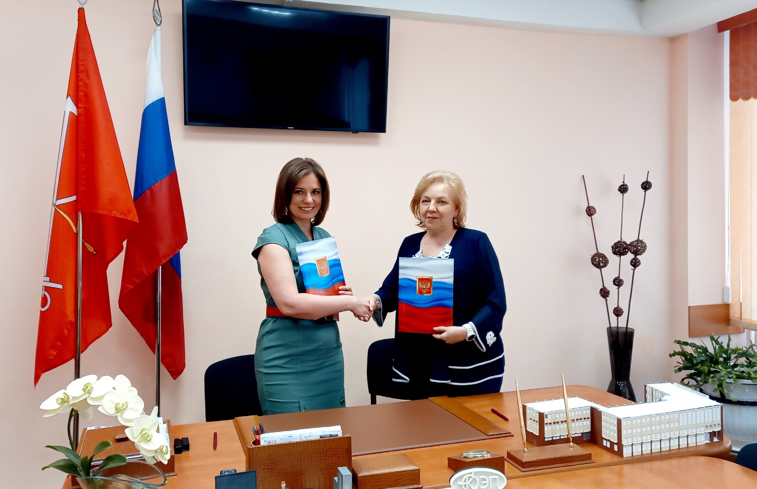 Международный банковский институт и Колледж электроники и приборостроения заключили Договор о сотрудничестве Международный банковский институт и Колледж электроники и приборостроения заключили Договор о сотрудничестве
